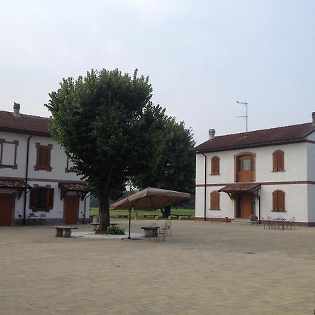 Bed And Breakfast Azienda Agricola Cascina Salazzara Magenta Buitenkant foto