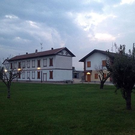 Bed And Breakfast Azienda Agricola Cascina Salazzara Magenta Buitenkant foto
