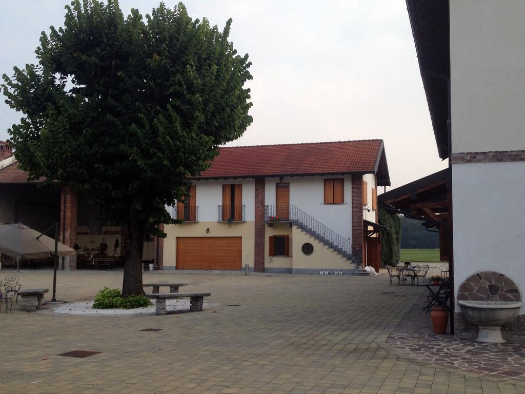 Bed And Breakfast Azienda Agricola Cascina Salazzara Magenta Buitenkant foto